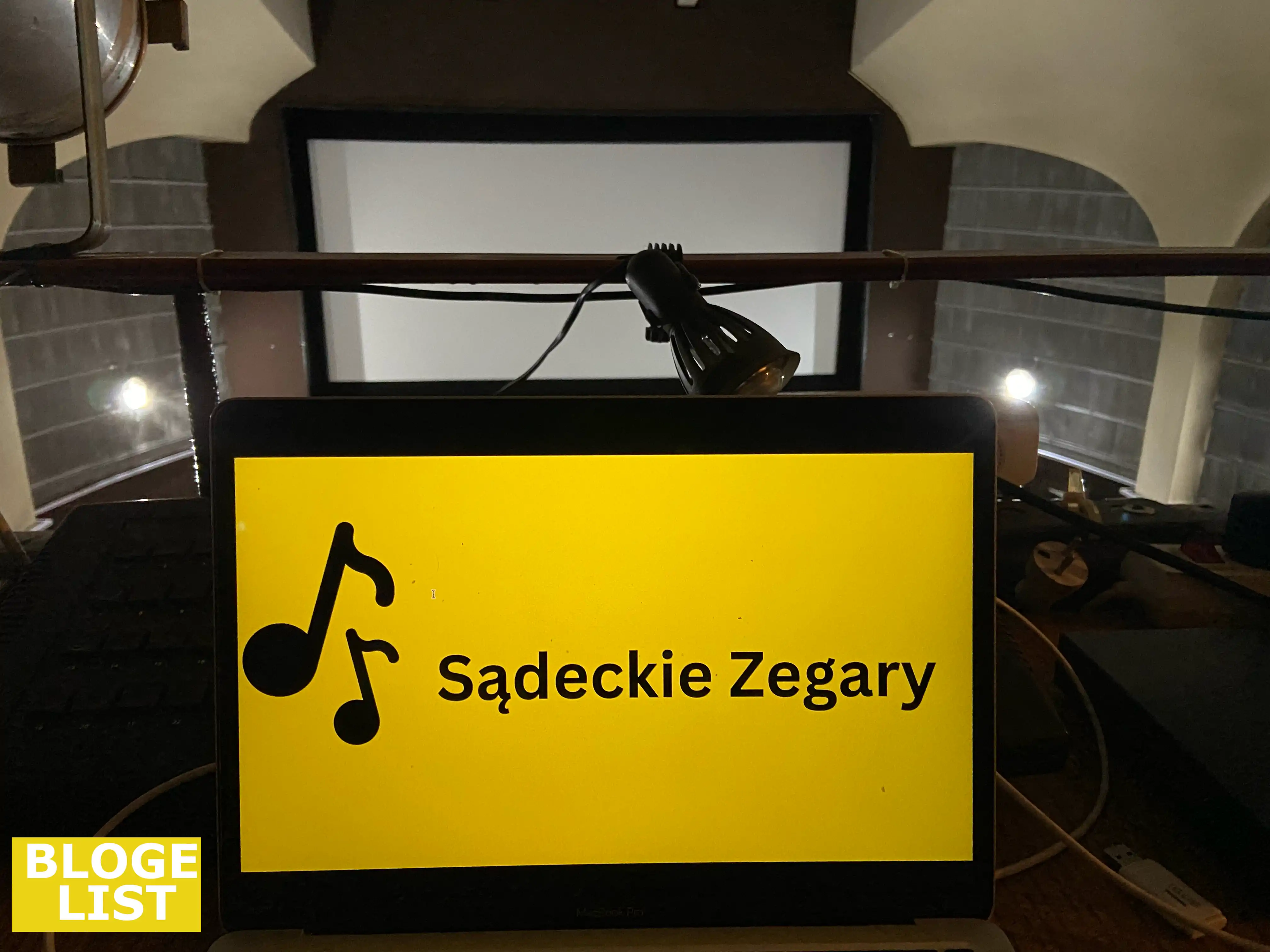 Photo from the technical stand on the balcony.